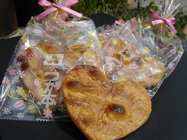 バレンタインに「ハートせんべい」 バレンタインに「ハートせんべい」